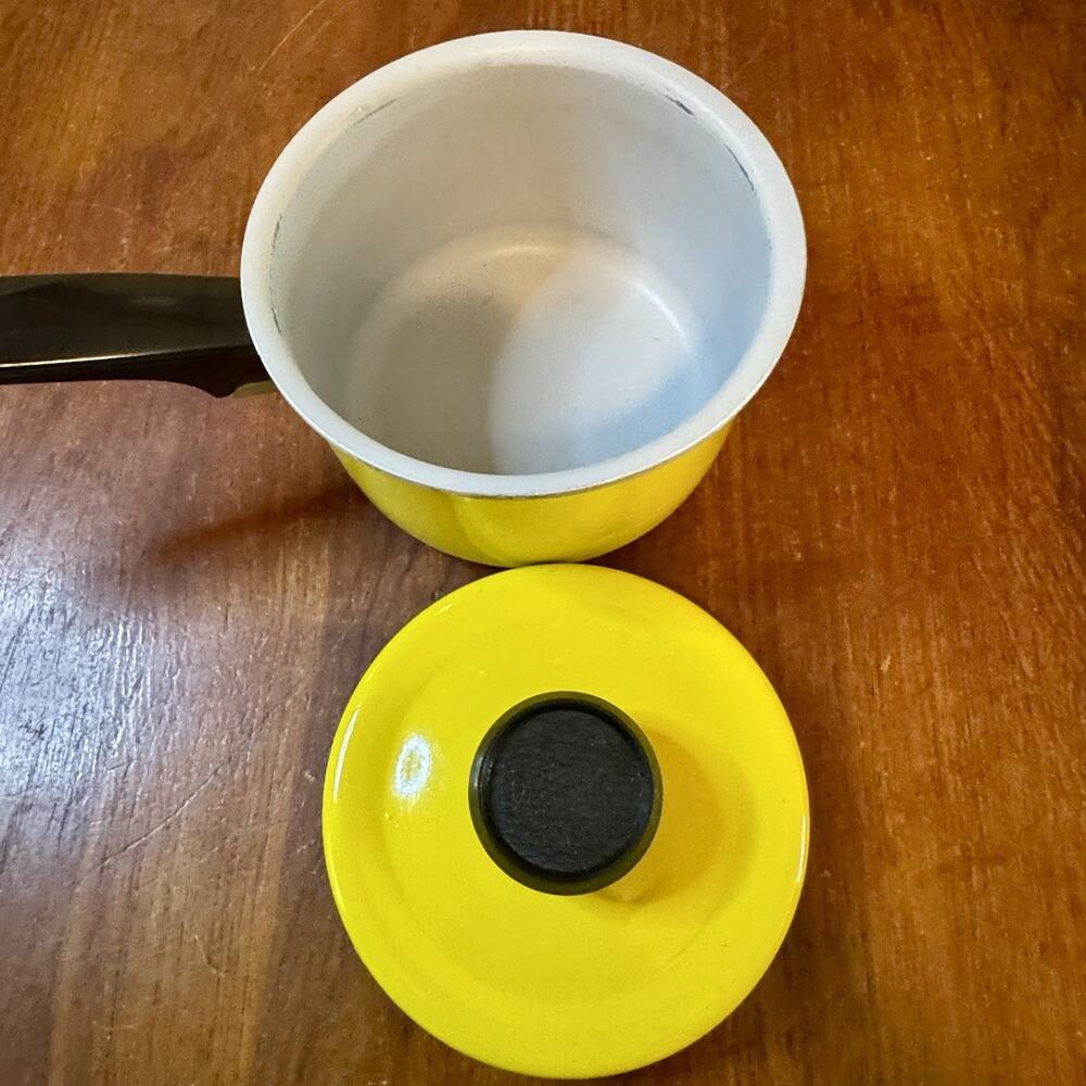 Vintage Northland Aluminum 1.5 Qt Yellow Sauce Pan w Lid Cat 275 USA RARE Color